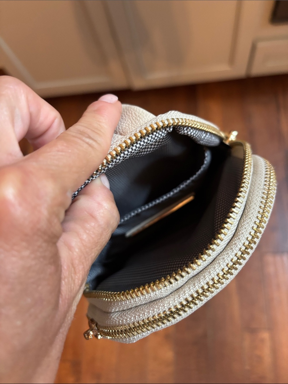 iMadison West Clean Mini Sling Bag - Picture 9 of 10